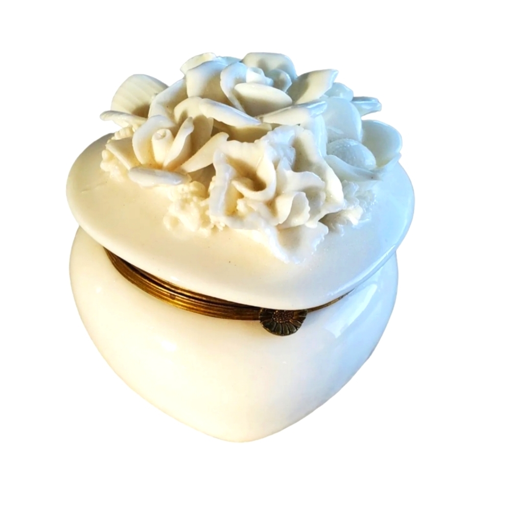 Trinket Box Heart Shaped Lenwile Ardalt White Flower Hinged Lid Vintage - Picture 3 of 8
